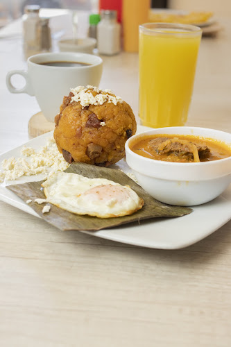 Av. Mariscal Sucre S37-526, Quito 170707