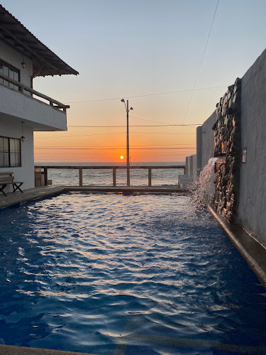 El Viejo y El Mar Hostal y Restaurante - Crucita