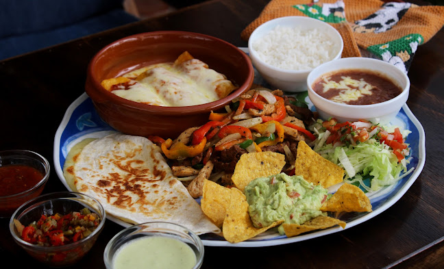 Calle 12 de Noviembre, y, Baños de Agua Santa 180250