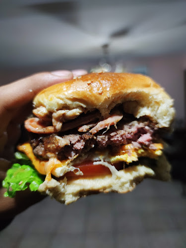 Comentarii opinii despre Yuyo Brutal Burgers