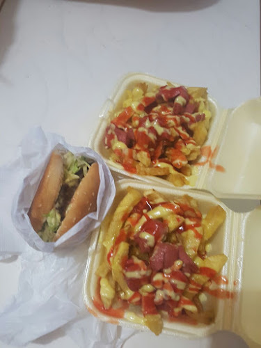 Chuzos Y Hamburguesas "Don Byron" - Chone