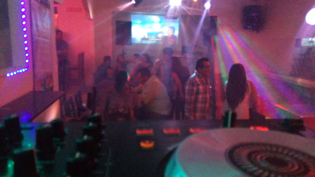 Opinii despre Liv It Up BarKaraokeDiscotk în Santa Elena - Gastronomía y hostelería