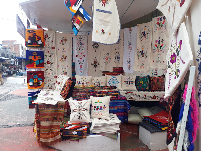 Ricos Helados Naturales de crema , Artesanias bordadas