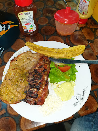 PARRILLADA LA ESQUINA DE GUSO JOCAY CALLE J10 AV J7 ESQUINA - Manta