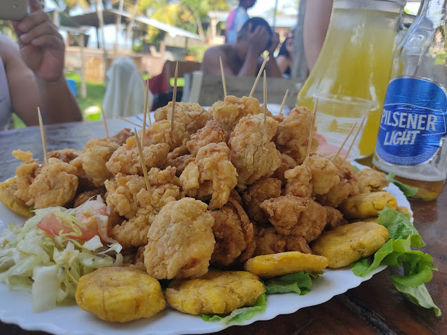 XCM2+XFF, Esmeraldas