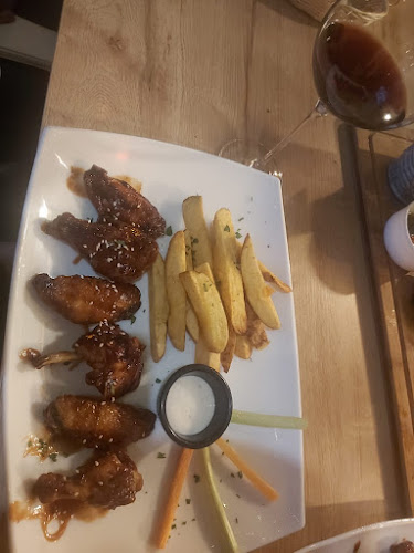 Av. 12 de diciembre y, Av. del Ejercito