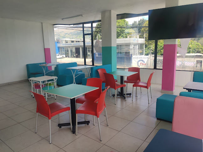 Heladería ice fruits y Panadería las mil espigas