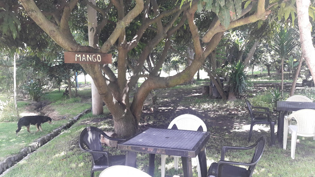 medio. A 300 metros del puente del Río Pisque (a 5 minutos de Guayllabamba, vía a Tabacundo Km 22 y, Tocachi