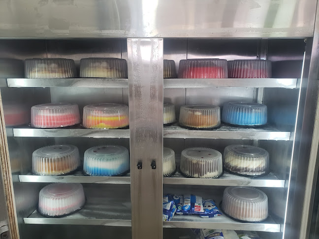 C. 9 de Octubre &, Ventanas