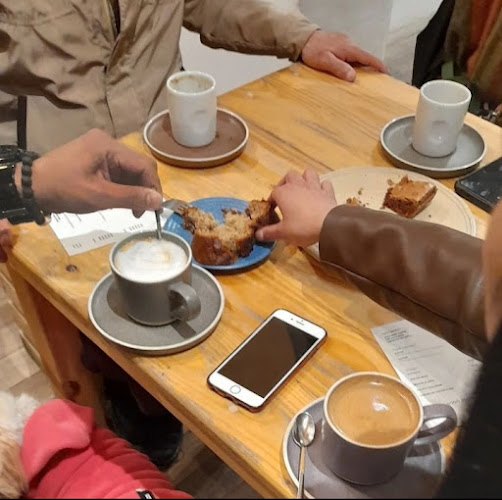 Opinii despre media_agua în Quito - Gastronomía y hostelería