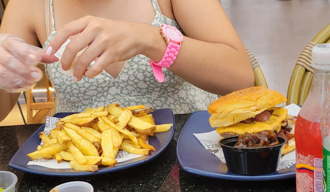 Mercado del Rio (Avenida Malecón y Calle Colón MALECON 2000, Guayaquil 090150