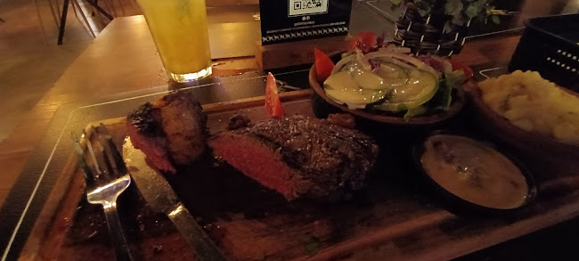 Av. 12 de diciembre y, Av. del Ejercito