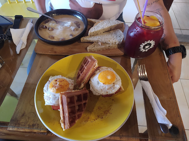 Girasoles de Van Gogh Cafe - La Libertad