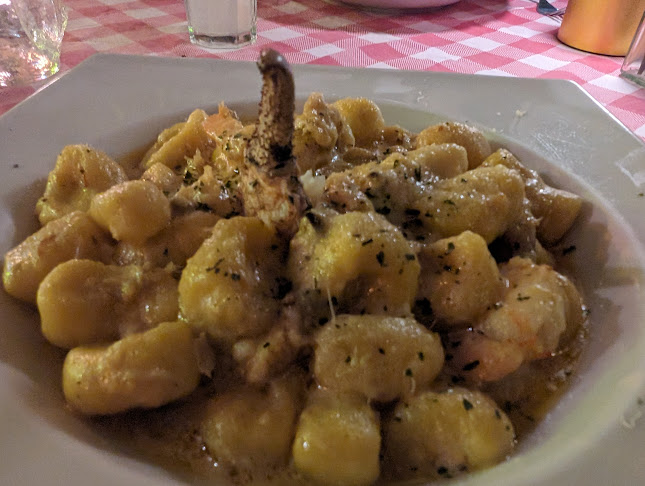 Urdesa Central Av. Las monjas #214 entre calle 1era y, Calle Segunda, Guayaquil 090507