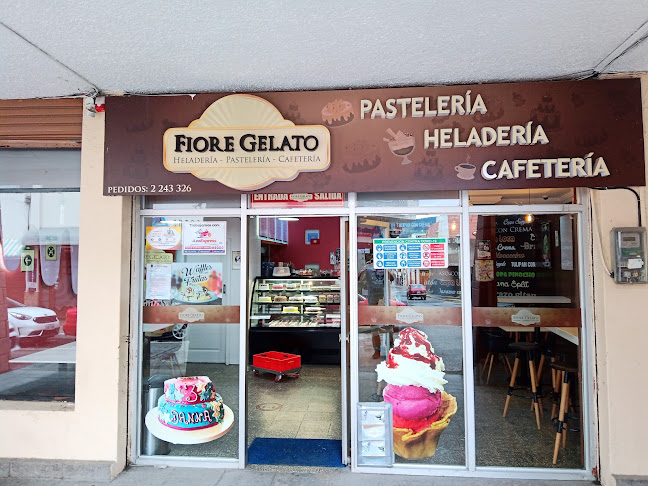 Junto a la curia, Diagonal al Registro Civil, C. Fray Vicente Solano, Azogues 030102