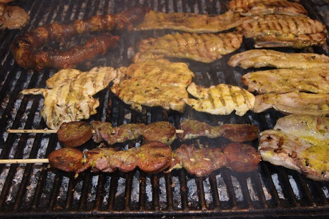 PARRILLADA LA ESQUINA DE GUSO JOCAY CALLE J10 AV J7 ESQUINA - Gastronomía y hostelería