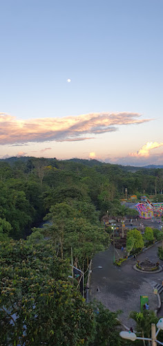 Opinii despre Victorino's Restaurante în Puyo - Gastronomía y hostelería