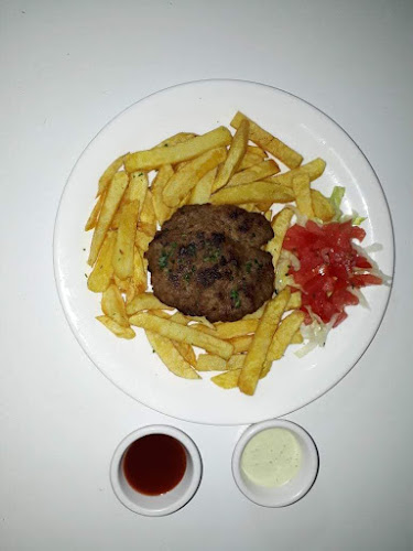 Rolli's Restaurante-Pollos y Carnes - Loja