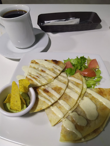 Q7X9+X5Q, Av Veintimilla, Tulcán