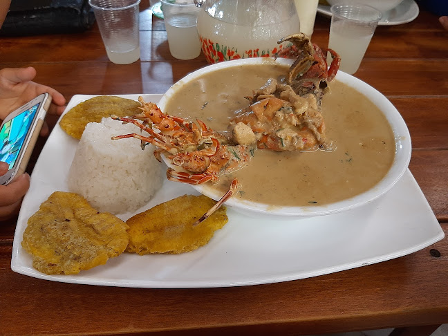 Malecón de Las Palmas - Patio de Comidas - Esmeraldas