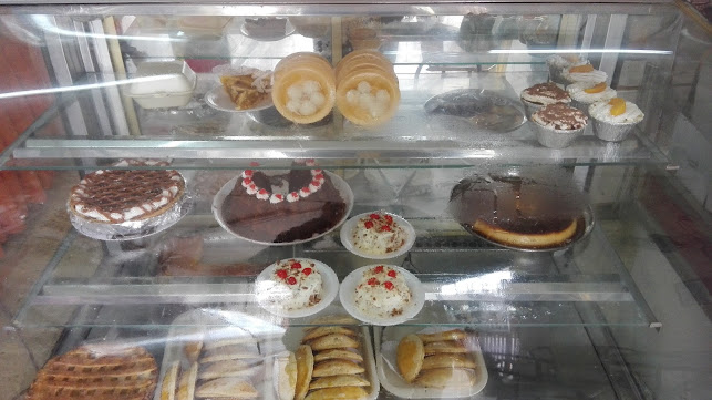 Pasteles Y Algo Más