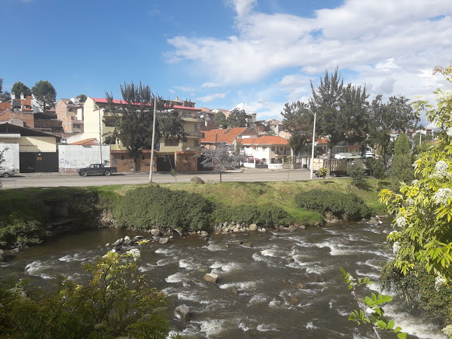 Av. 12 de Abril y Guayas (A 100m del, Puente del Vado, Cuenca 010208
