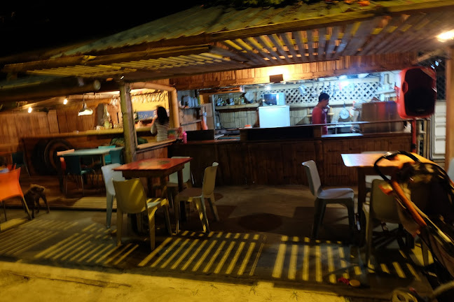 Opinii despre Chivo's Pizzeria y restaurante în Mompiche - Gastronomía y hostelería