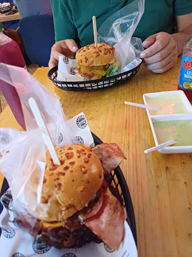 Junior Burgers & Fries - Gastronomía y hostelería