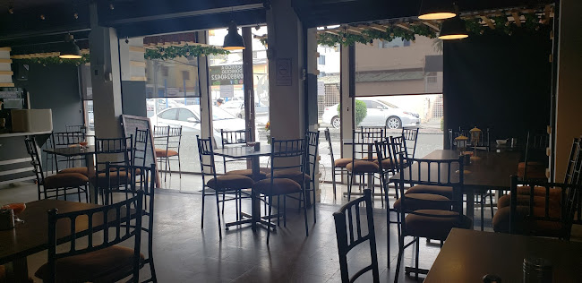 Mercados Y Centxros Comerciales Calle Cdla Kenedy,201, Guayaquil 090506