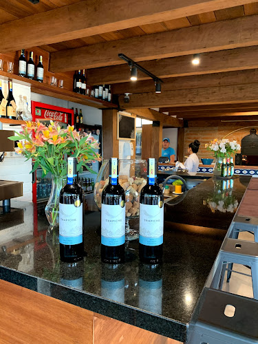 Pizzería Al Forno Puembo - Gastronomía y hostelería