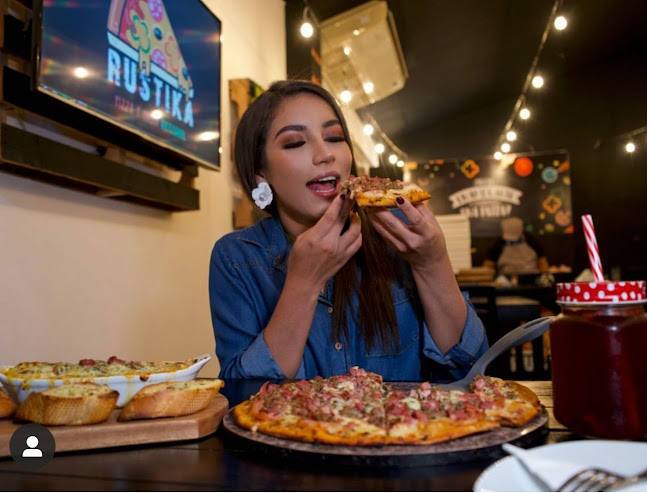 Opinii despre Rustika Pizza y Pasta Artesanal în Manta - Gastronomía y hostelería