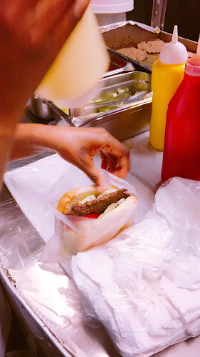 Las ricas hamburguesas de la Negrita Crucelina - Guayaquil