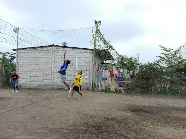 Opinii despre Cancha De Ecuavoley EL RUSO în Barbones - Gastronomía y hostelería