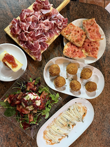 Plaça de Milagros Consarnau i Sabaté, 32, 08902 L'Hospitalet de Llobregat, Barcelona, España