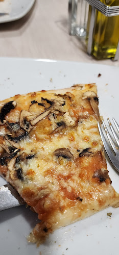 Av. Mariano Acosta No. 147 y Víctor Gómez Jurado C.C. La Plaza, 100105