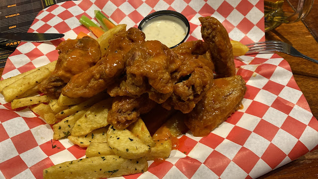 Common Grounds Sports Bar & Grill - Cuenca