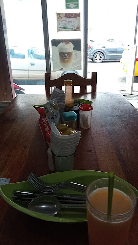 H23Q+MJ4 Servientrega, Av. Sucre y Calle El Oro, diagonal al Banco del Austro antes de, Santa Rosa