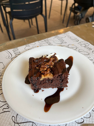 Plaça de Milagros Consarnau i Sabaté, 32, 08902 L'Hospitalet de Llobregat, Barcelona, España