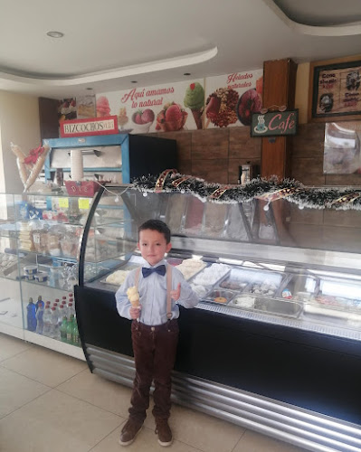 CAFUNÉ Heladería Cafetería