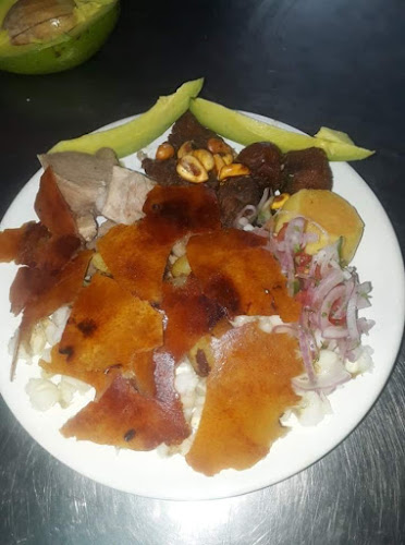 7523+4M8, Av. 24 de Mayo, Azogues