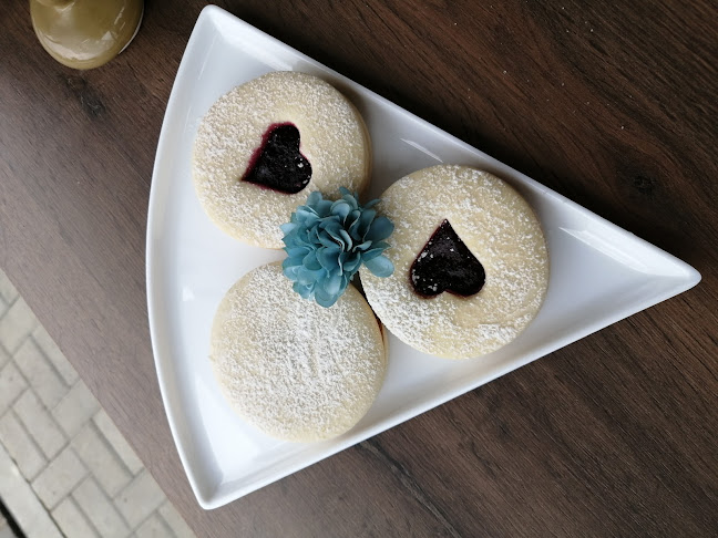 Opinii despre Cafetería y heladería BELU în Cuenca - Gastronomía y hostelería