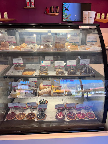 Av. Portugal E9-59 y, Quito 170135