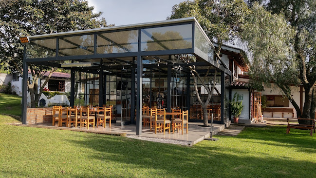 Pizzería Al Forno Puembo - Gastronomía y hostelería