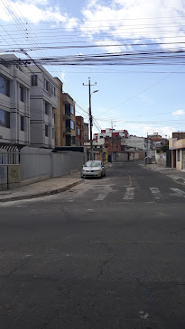 De las Hiedras n42-44 y, Quito 170513