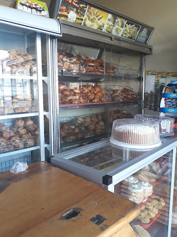 Opinii despre Panadería y Pastelería Reina del Cisne în Quito - Gastronomía y hostelería