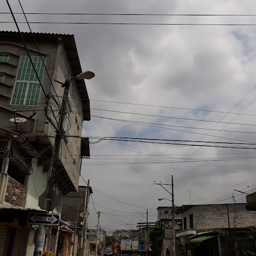 C. Bolivia 32 y, Guayaquil 090409