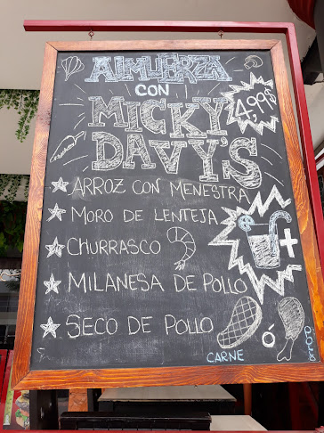 a media cuadra de Tia, Av Isidro Ayora, Guayaquil 090507